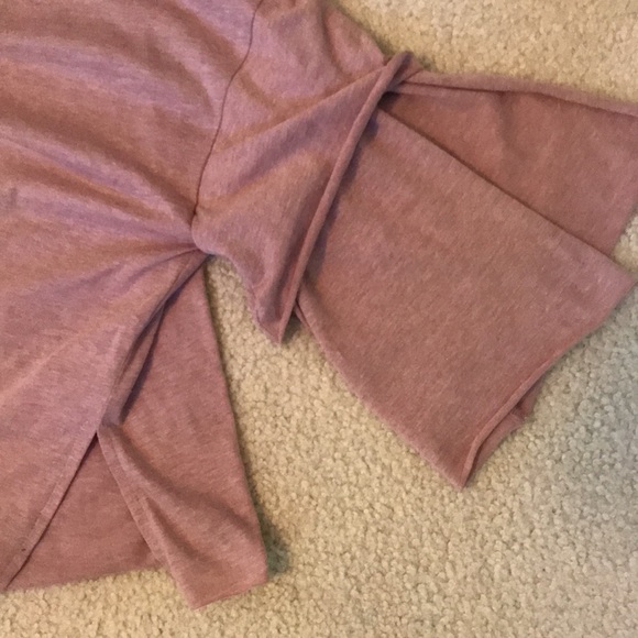 Feminine crop top with ruffle slit sleeves - Picture 5 of 10